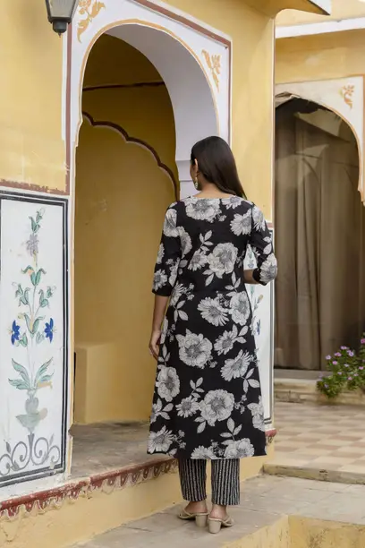 Women Pure Cotton Kurta Pant Dupatta Set - Image 4